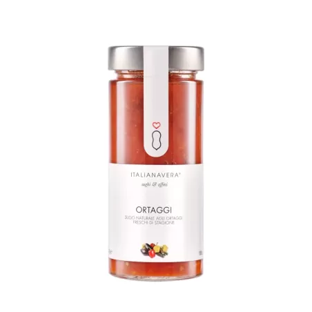 LÉGUMES - sauce tomate avec des légumes frais de saison d'Italie...